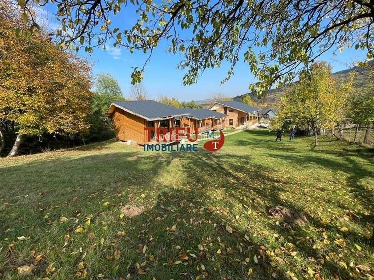 Super Oferta Complex turistic cu 5 cabane de vânzare în comuna Pianu