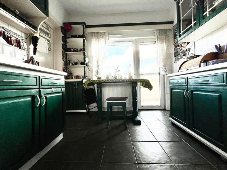 Vilă S+ P+E, 6 camere, 230 mp utili, teren 1000 mp, zona Horea (Oradea) . - 3