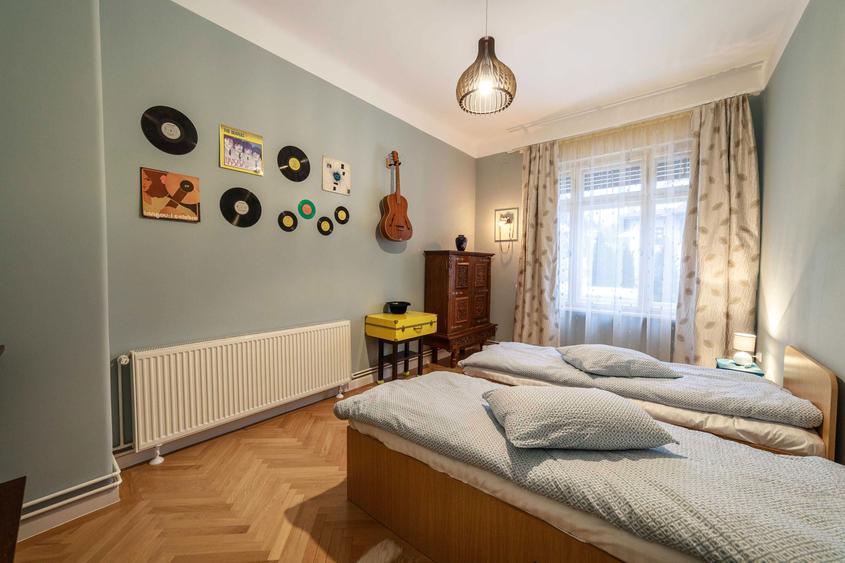 Apartament in casa, 4 camere, Central Brasov, zona deosebita - 2