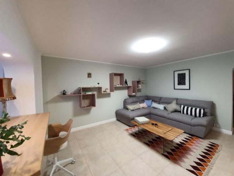 Inchiriez apartament 2 camere central loc de parcare - 1