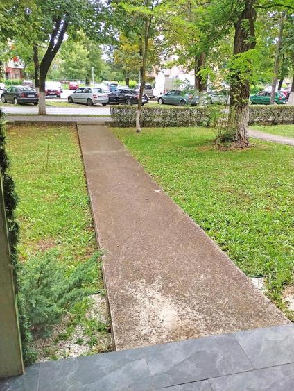 Inchiriez spatiu comercial central Hunedoara - 5