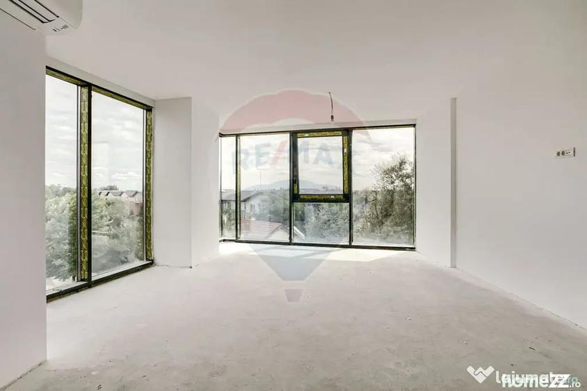 Apartament cu 3 camere semidecomandat în Subcetate