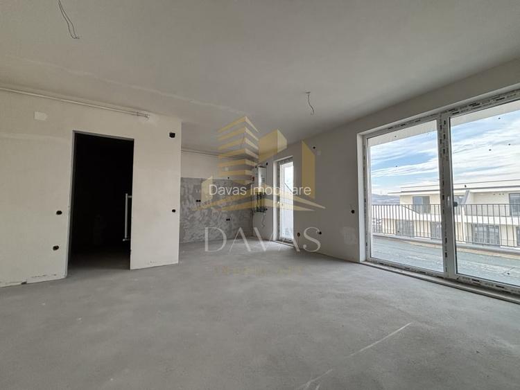 Penthouse de 3 camere semidecomandat | Floresti