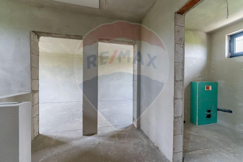Casa intr-un complex nou de 6 case insiruite, 4 camere  zona centrala - 16