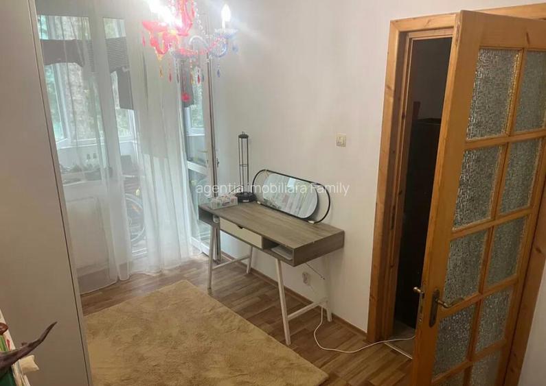Apartament Cu 3 Camere Semidecomandate - Etaj 1- Zona Ultracentrala Apartament Cu 3 Camere Semidecomandate - Etaj 1- Zona Ultracentrala