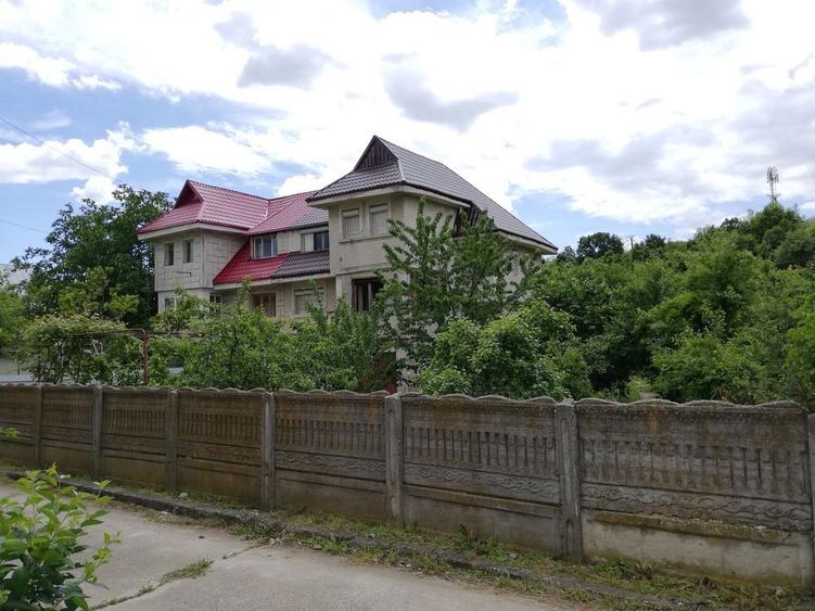 Casa + teren de vanzare - 1