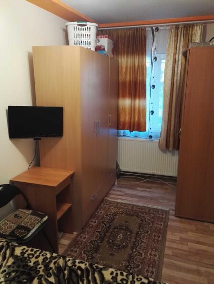 Apartament cu 2 camere semidecomandat în P-ța Doina