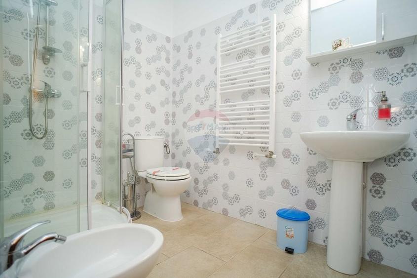 Complex cu Piscină/Cazare de Vânzare, 10.777mp Teren - DN24, Vaslui - 22