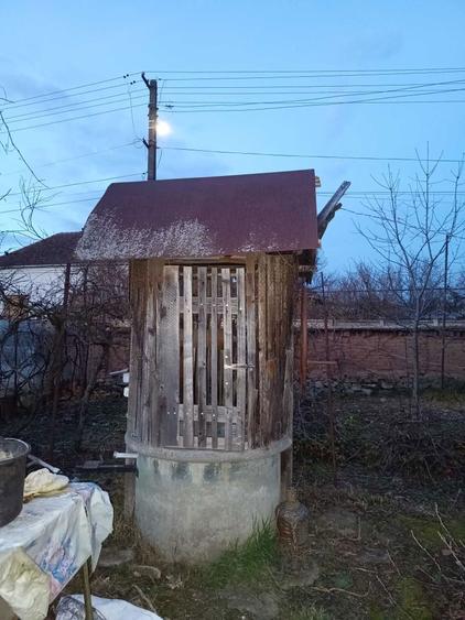 Vand casa si teren in satul Petreni, comuna Bacia - 1