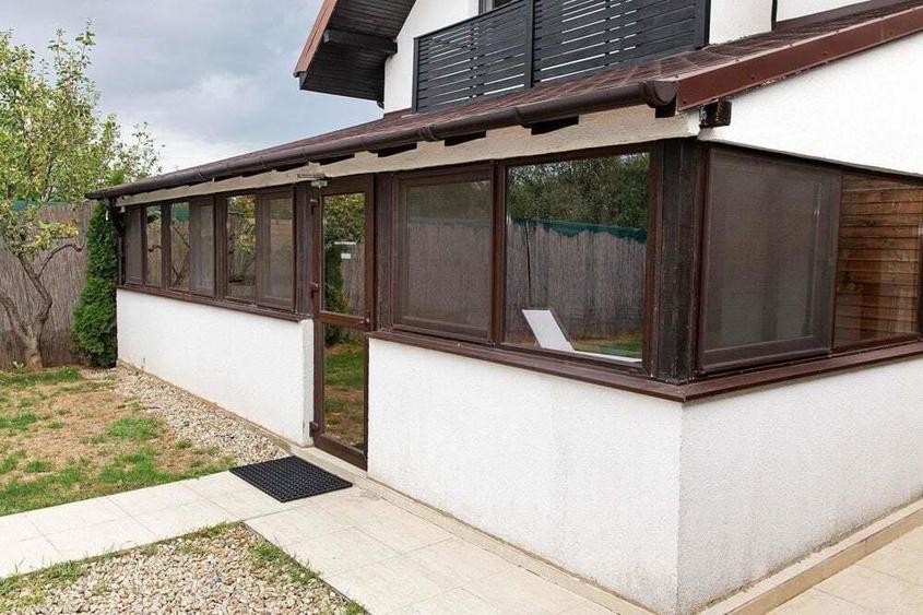 Vila 5 dormitoare, 4 bai, 2 248mp teren, piscina. Pre?: 229 000 E. - 12