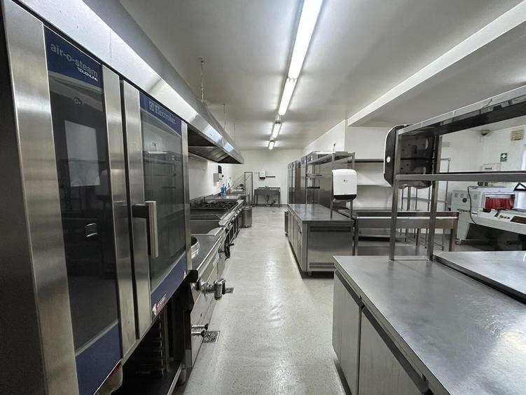 Spațiu autorizat alimentație publică, 75 mp, complet utilat, zona Autogara Beta - 1