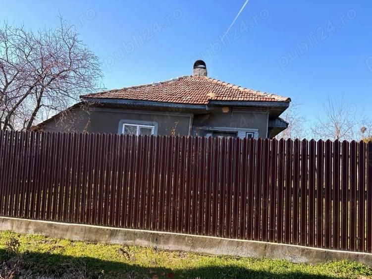 Vand casa la curte comuna Ulmu, judet Calrarasi la 200 m de lac! - 18