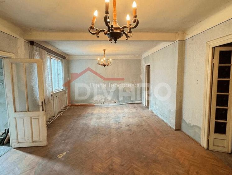 Vanzare casa renovabila in curte comuna Piata Cotroceni Vanzare casa renovabila in curte comuna Piata Cotroceni