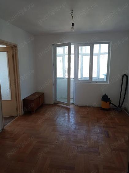 Apartament cu 3 camere decomandat în Târgu Neamț
