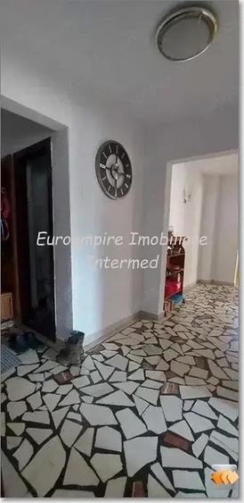 De vanzare apartament cu 3 camere, zona ICIL - 5