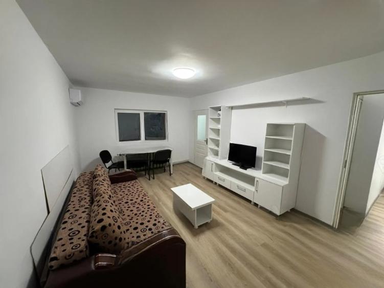 Apartament cu 3 camere, zona Podu Ros - 3