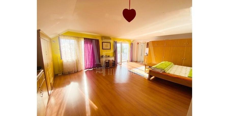 Casă individuală cu 5 camere cu Canalizare în Sânmartin
