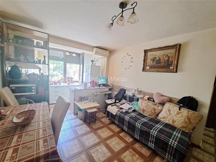Mobilat și utilat la et 1 ?n bloc de cărămidă, cu garaj incl Mobilat și utilat la et 1 ?n bloc de cărămidă, cu garaj incl