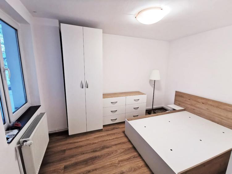 Apartament  cu trei camere, decomandat in  Centrul Civic - 2