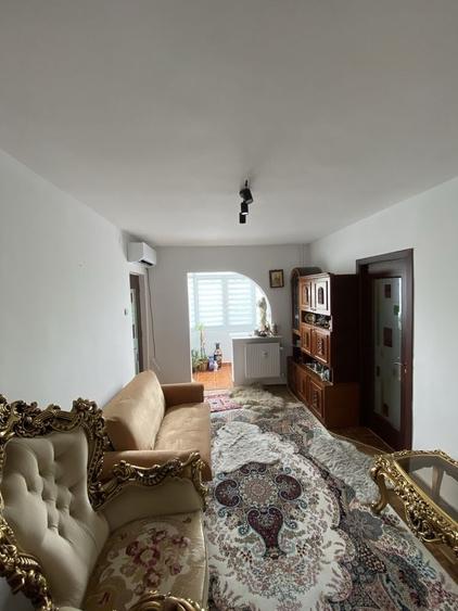 Apartament cu 3 camere în Popoveni