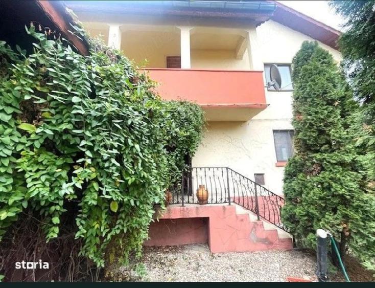 Casă cu 3 camere cu Teren 1566 Mp în Central