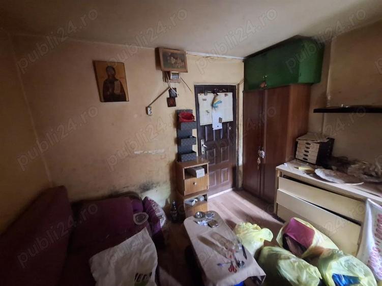 garsionera RAHOVA langa piata , etaj 3, 15mp, bloc din 1972 - 8