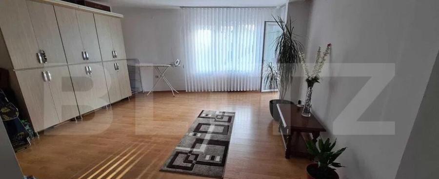 Apartament de vanzare, cu 4 camere, 120 mp, etaj intermediar - 4