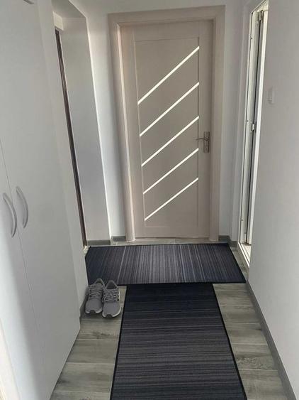 Vând apartament  zona 100 - 3