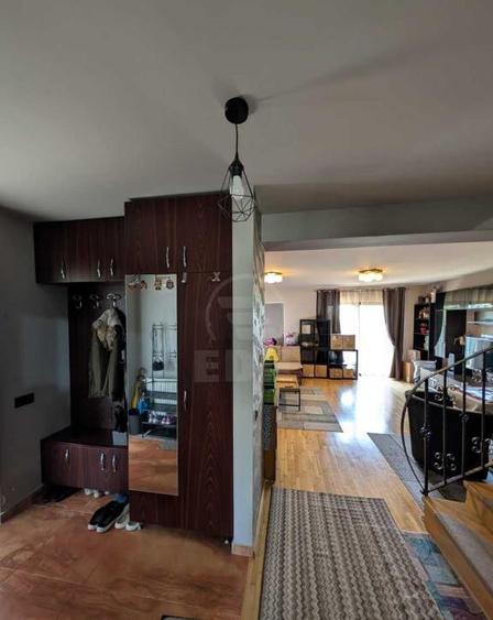 De vanzare casa tip duplex in Flore?ti, intr-o zona exclusiv de case ! - 4