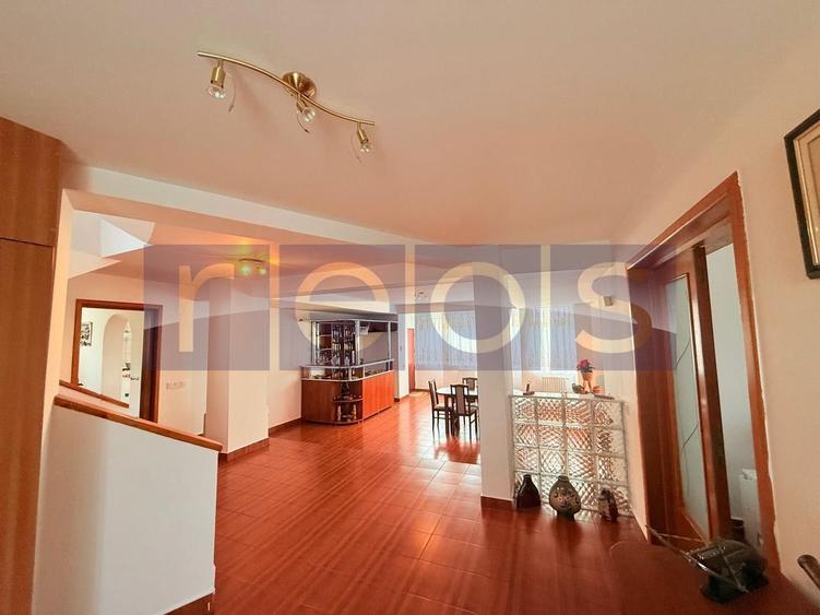 VANZARE VILA LA CHEIE | 280 MP | 1080 MP TEREN | 7 CAMERE | FUNDENI | - 2