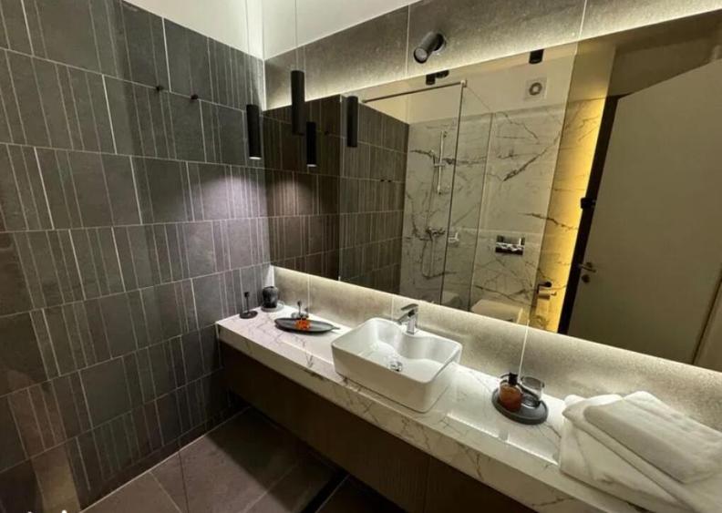 Apartament 2 camere, decomandat - zona Tractorul - 2