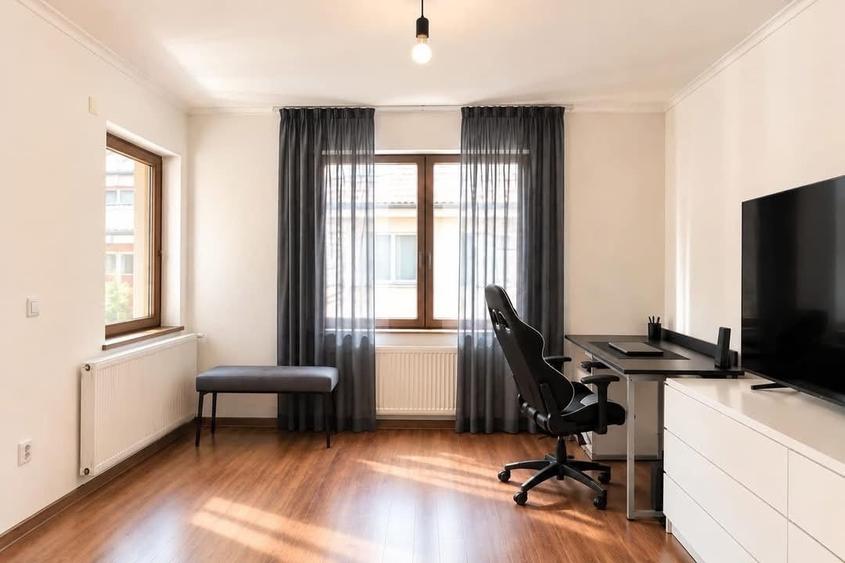 Apartament cu 4 camere decomandat în Cantemir