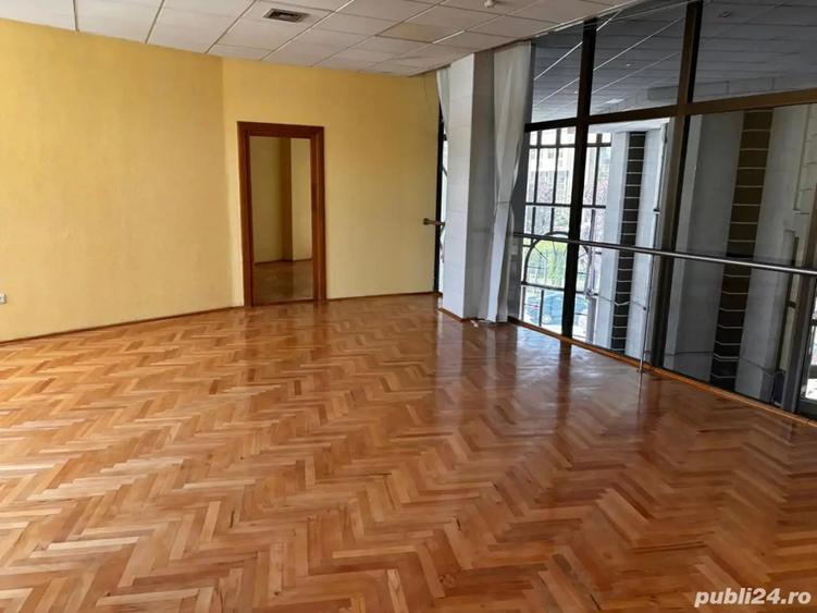 Spatiu comercial de inchiriat ultracentral finisaje premium Chirie: 12-15 mp neg. - 12
