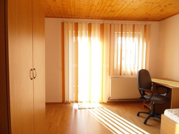 P-ta Muncii- 3 minute metrou, camera la vila pt. o studenta/ tanara absolventa