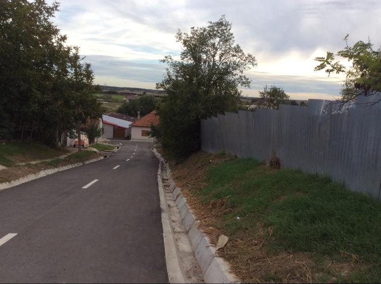 Casă individuală cu 3 camere cu Teren 3300 Mp în Central