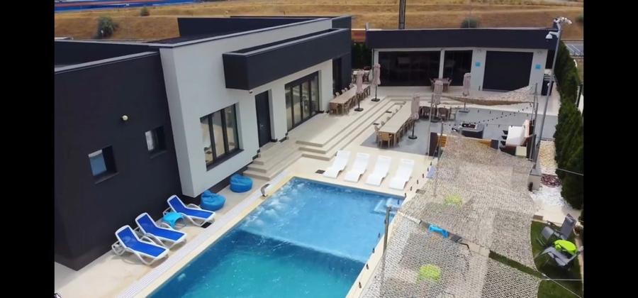 Casa de lux, independenta,în Lazu, Constanta , cu piscina  și business la cheie - 1