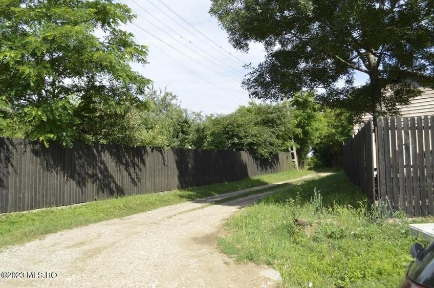 Suseni - Teren intravilan cu casa batraneasca, plan, suprafata 4700 mp! - 21