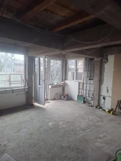 CASA SPATIOASA IN PLOIESTi COMPARTIMENTARE EXCELENTA-ZONA LINISTITA - 12