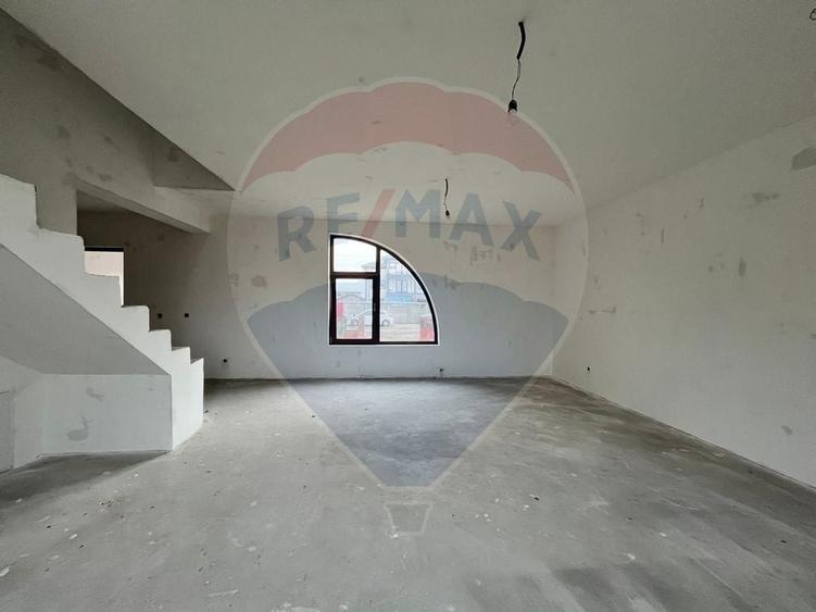 Casă / Vilă cu 5 camere de vânzare - 4