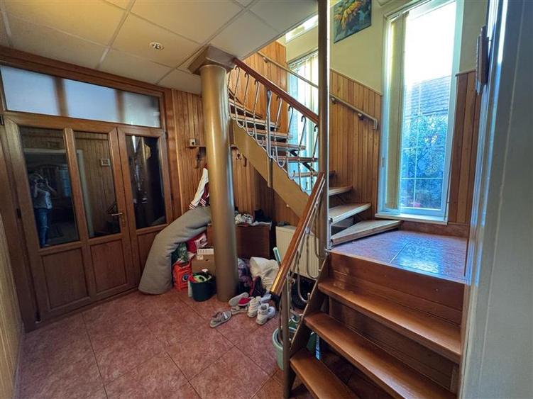 Casa independenta , vintage de vanzare , 300 mp cu teren de 1493 mp Sancrariul d - 26