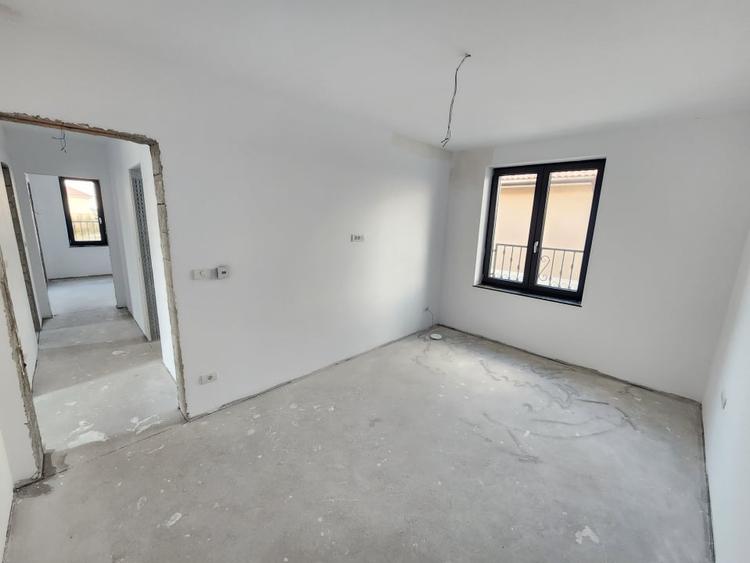 Duplex cu 4 camere cu Canalizare în Dumbrăvița
