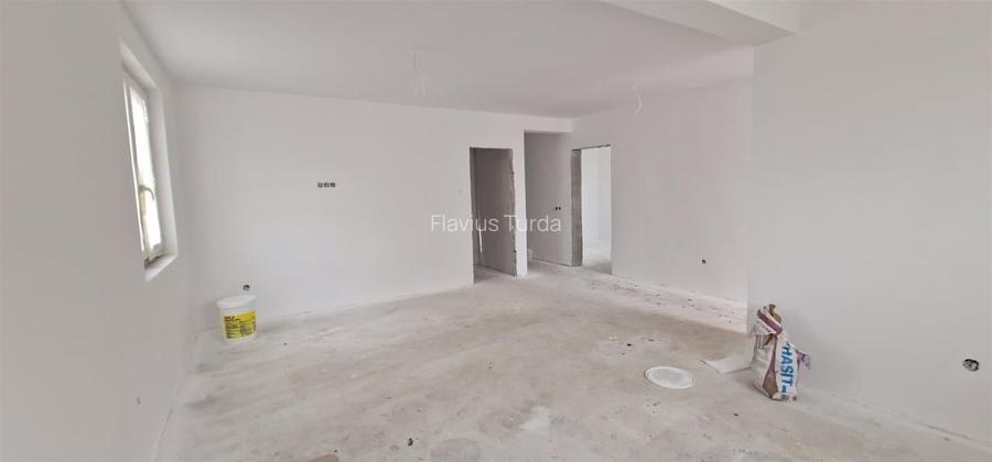 Casa noua 3 camere 2 balcoane zona Calea Cisnadiei