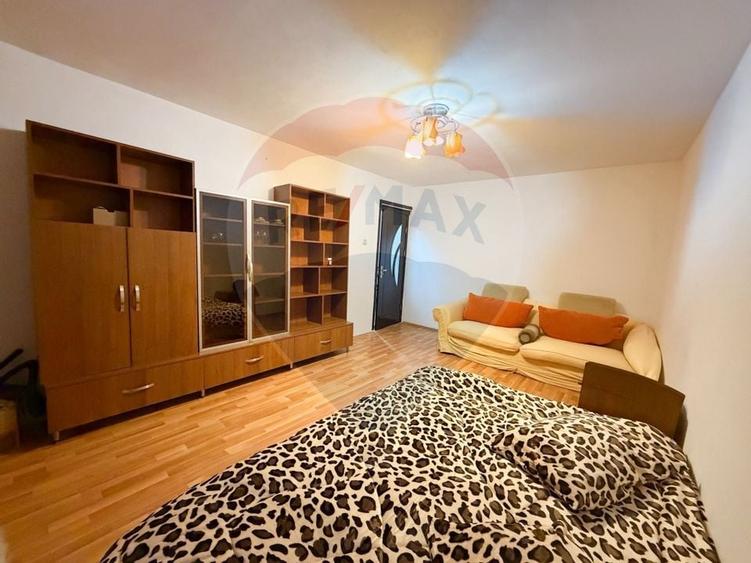 Apartament cu 3 camere de închiriat în zona Rovine - 6