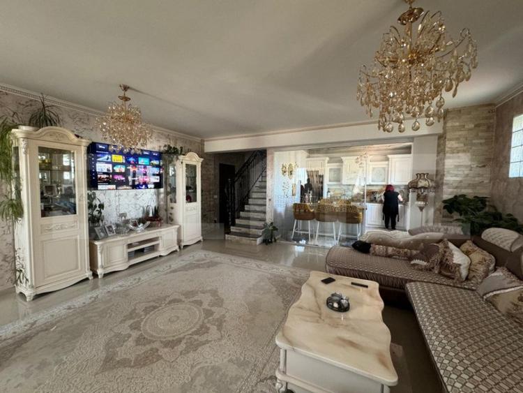 Penthouse ,4 camere , 177 mp , zona centrala ,Radauti - 5