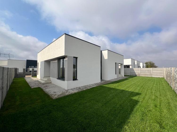 Complex Rezidential / Casa individuala /4 camere 2 bai / teren 407 mp - 1