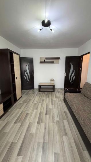 Apartament 2 camere renovat, mobilat centrala proprie fara comision Craiovita Noua 42 m2 - 2