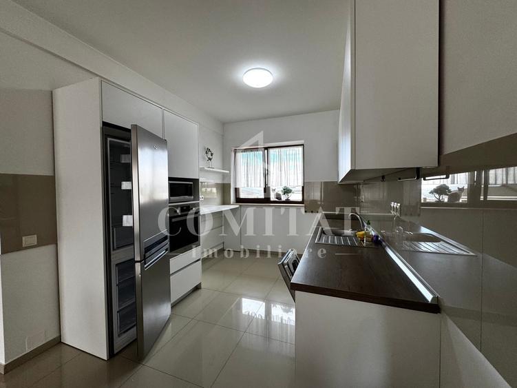 Duplex cu 4 camere cu Canalizare în Europa