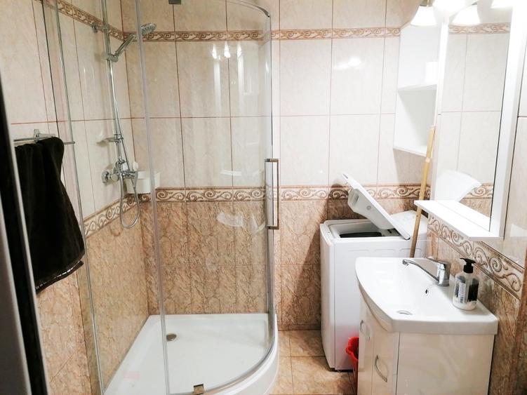 Apartament  cu trei camere, decomandat in  Centrul Civic - 5