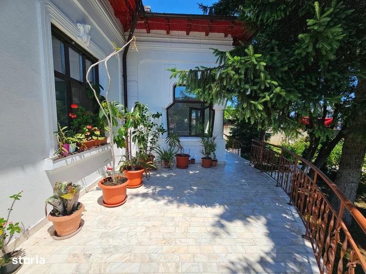 Casă cu 4 camere cu Canalizare în Central