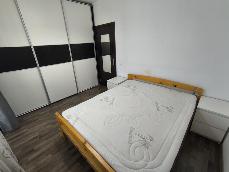 Apartament cu 2 camere decomandat în Roșu